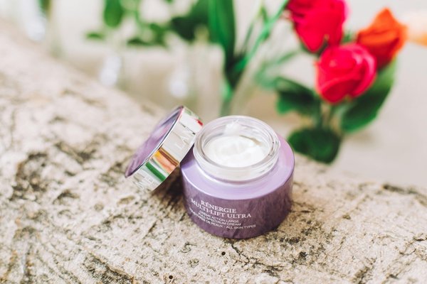 Crème visage sans alcool ni parfum : l'alliée des peaux sensibles